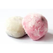 
	Daifuku, un dessert japonais, à la base du riz gluant avec le pâte de haricots rouges sucrées à l'intérieur.  

	2 pièces 

	Il se mange frais. 

	 

	Le daifuku (大福, « grande chance ») est une sucrerie japonaise qui consiste en un mochi (餅) rempli en son centre, de pâte de haricots sucrée, nommée anko (餡こ).

	http://fr.wikipedia.org/wiki/Daifuku
