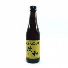 
	OWA, bière japonaise née en Belge. 33cl 

	 

	C'est une bière qui est conçue pour accompagner le repas nippon. A la robe ambrée, mousse ocre assez abondante, il n'est pas pétillant. 

	 

	Goût amer et bien prononcé, avec des notes de noisette et de paille, légèrement piquante sur la langue.  

	 

	Elle tire 5.5% d'alcool. 

	 
