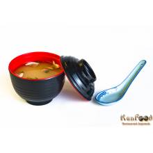 
	Soupe miso ( bouillon de poisson avec des champignons, des tofu et des algues.)
