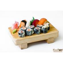 
	A5: 8 tempura makis et 4 sushis(saumon, daurade, thon et crevette) 

	tempura maki c'est une sorte de maki frit, donc les poissons à l'intérieur sont carrément cuits, crustillant. 
