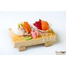 
	A7: 12 pièces assortiment sashimis (6 saumons, 3 thons et 3 daurades) 
